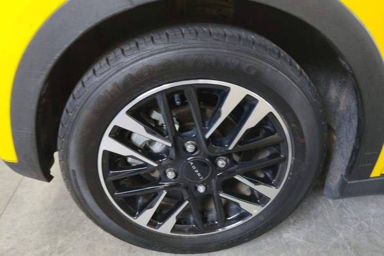 Used Chery QQ Little Ant 2022 Sweet Pink Edition Half-Sugar Version Lithium Iron Phosphate 30 kW 301 km Left Front Wheel Hub