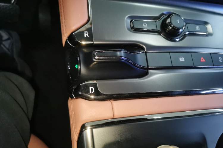 Used Nio EC6 2020 605 km Sport Edition Gear Lever