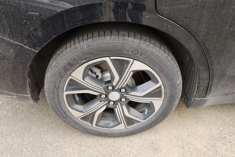 Used Hongqi E-QM5 2023 Base Travel Edition
