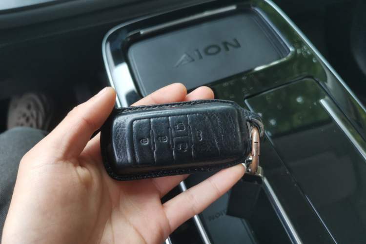 Used AION V 2023 Plus 70 Super Fast Charging Version Ternary Lithium
