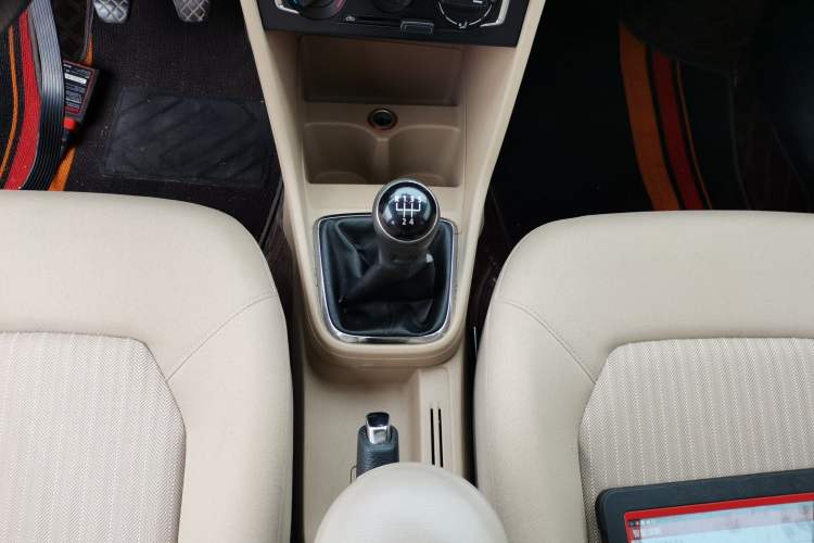 Used Volkswagen Jetta 2015 1.6L Manual Comfort Model Gear Lever