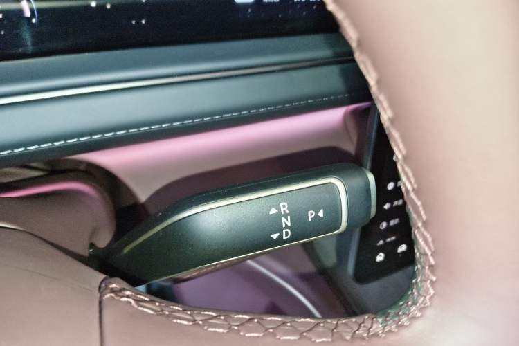 Used Nio ES8 2026 Model 6-seat Executive Signature Edition Gear Lever