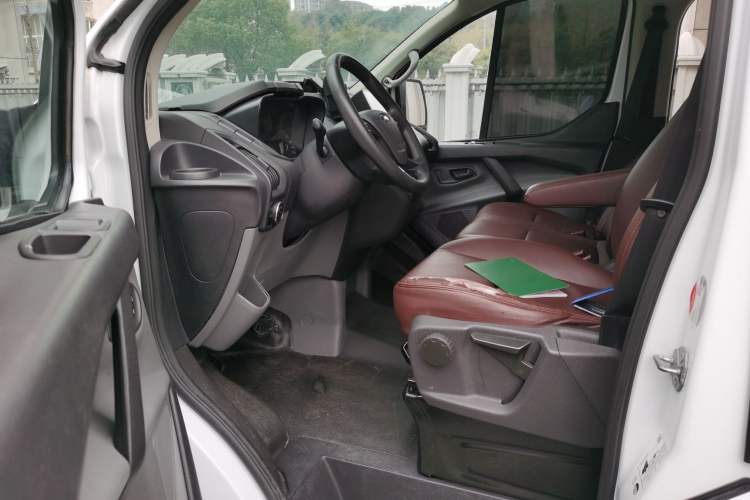 Used Ford Transit 2019 2.0T Gasoline Automatic Multi-Function Commercial Vehicle Short Wheelbase Low Roof 6-Seater China VI Standard