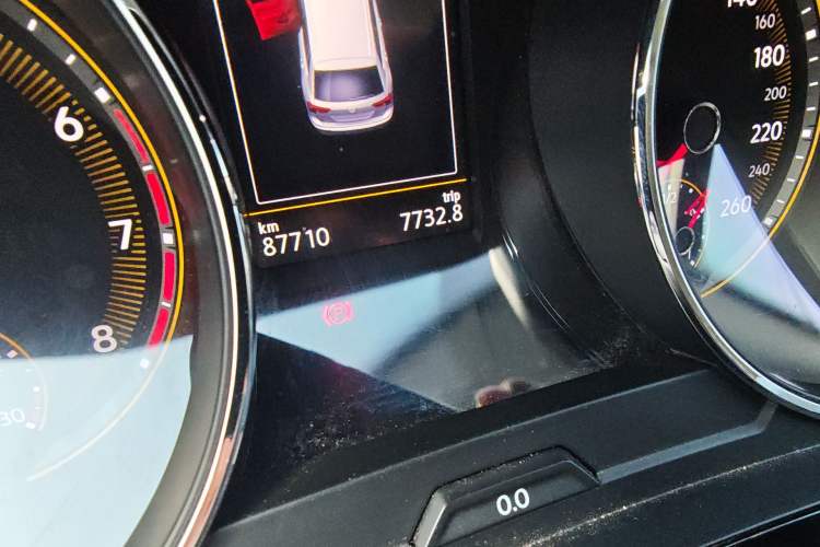 Used Volkswagen Tiguan L 2020 330TSI Automatic Two-Wheel Drive Smart Luxury Edition China VI Standard Odometer Close Up