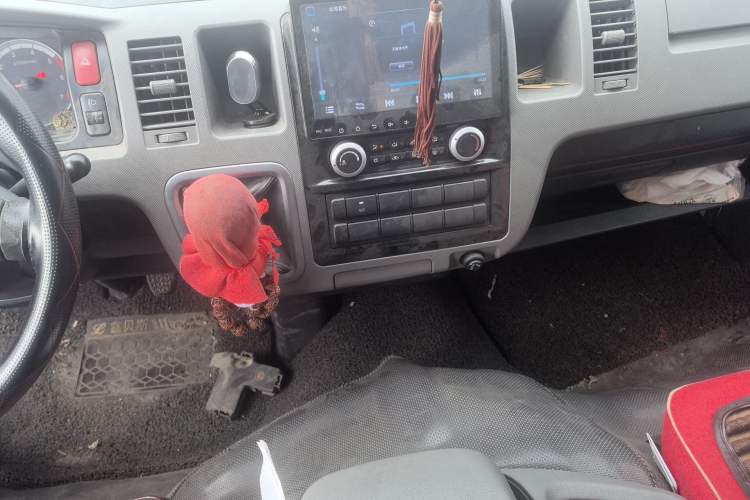 Used Foton Scenic G9 2017 2.4L Gasoline Cargo Van Commercial Version Long Wheelbase Model 4G69 Audio And AC Panel