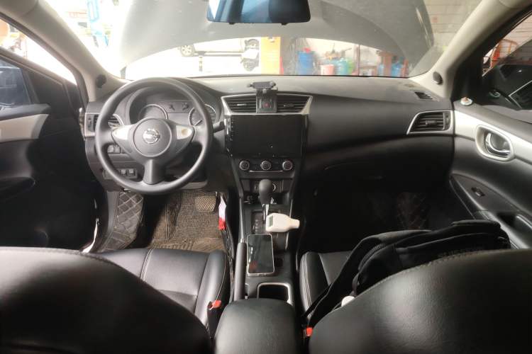 Used Nissan Sylphy 2021 Classic 1.6XE CVT Comfort Edition Center Console