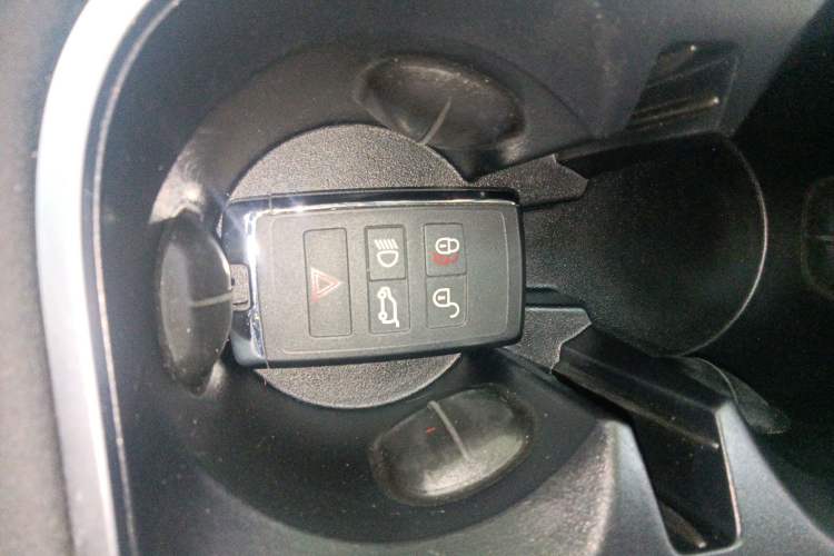 Used Land Rover Discovery Sport 2021 249 PS R-Dynamic SE Performance Tech Edition 5 Seats Interior 1