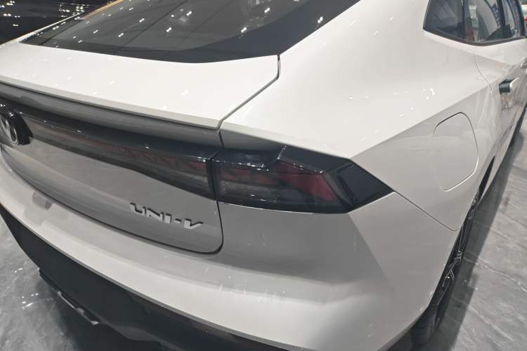 Used CHANGAN UNI-V iDD 2024 Blue Whale Smart Electric iDD 136km Luxury Model
