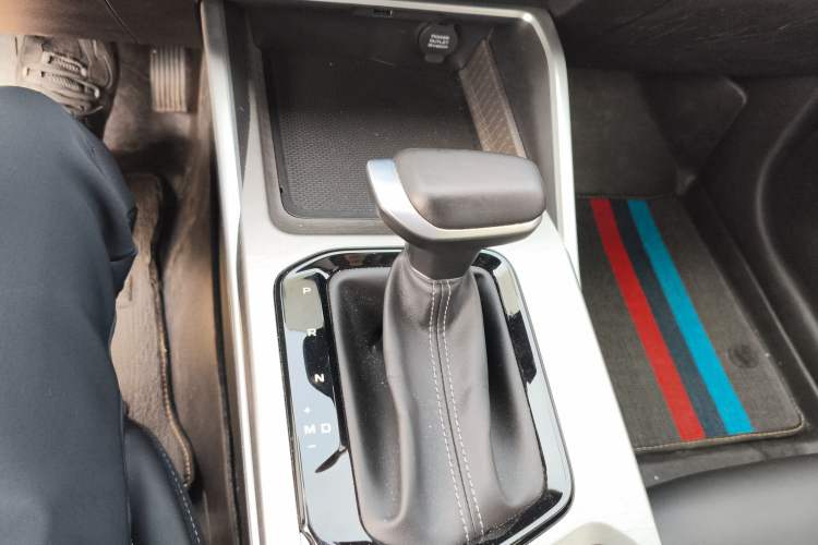 Used Geely Auto Emgrand 2025 4th Generation 1.5L CVT Starry Edition Gear Lever