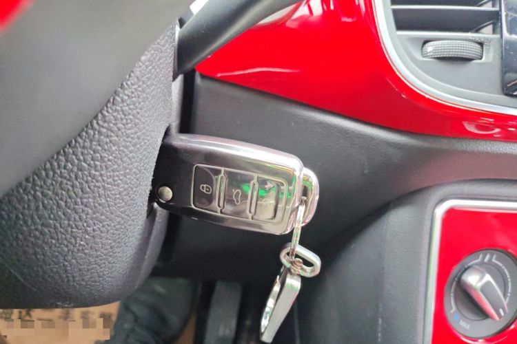 Used Volkswagen Beetle 2015 180TSI model
