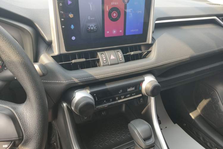 Used Toyota Wildlander 2022 Updated Version 2.0L CVT Two-Wheel Drive Leading Edition Audio And AC Panel