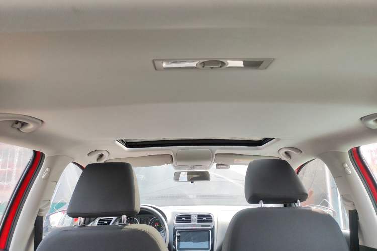 Used Volkswagen Polo 2016 1.6L Automatic Comfort Model
