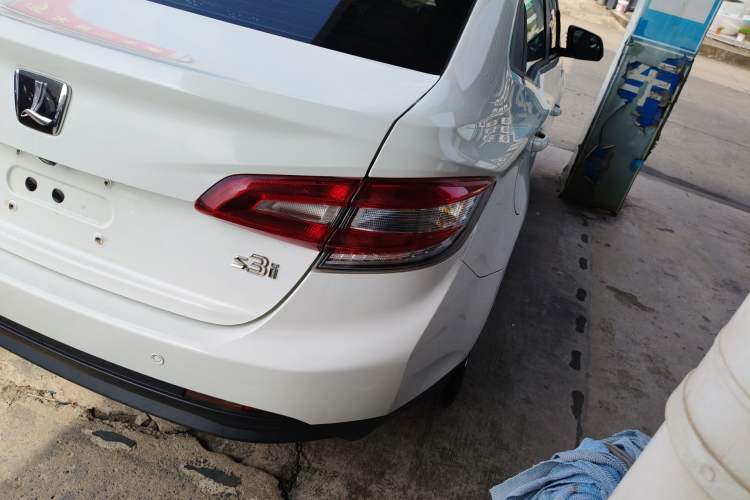 Used Luxgen S3 2016 1.6L CVT Deluxe Model with Sunroof
