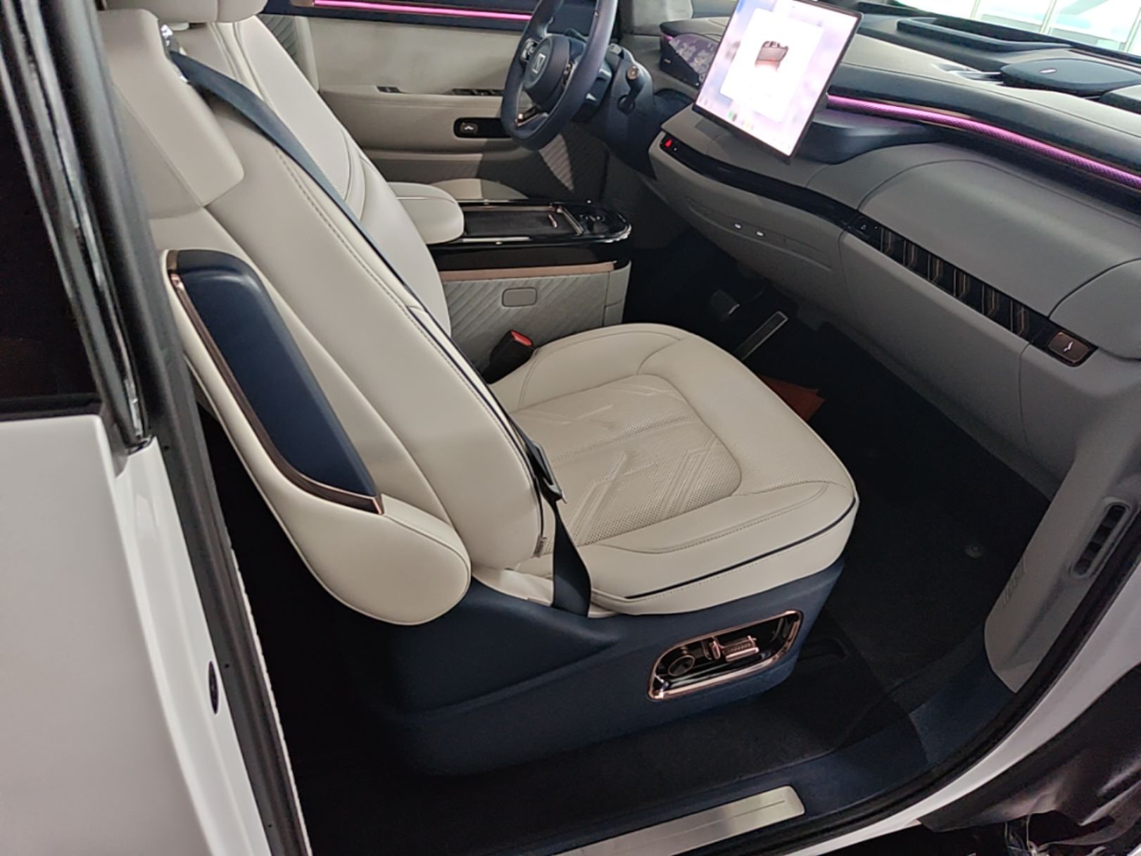 Zeekr MIX 2025 Long-Range Intelligent Driving Edition — снимка 19