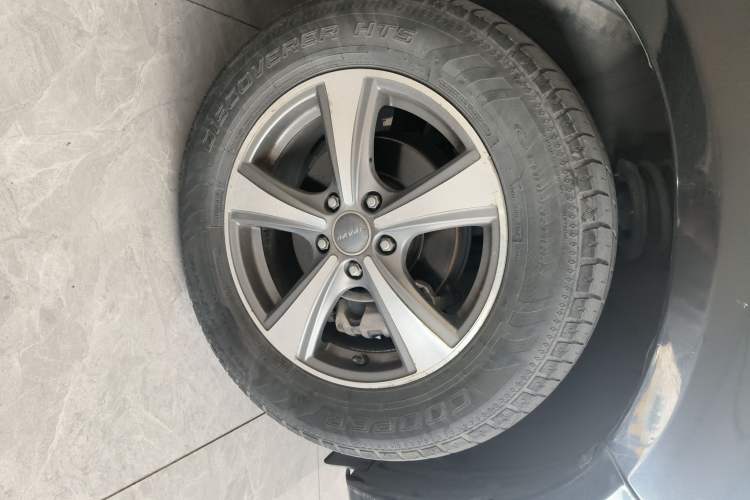 Used Haval H6 2014 Upgraded Model 2.0T Diesel Manual 4x4 Elite Version Right Front Wheel Hub