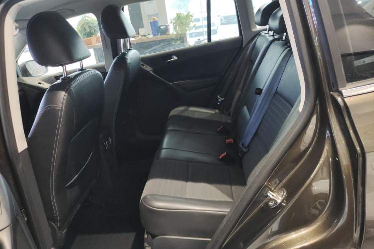 Used Volkswagen Tiguan L 2016 280TSI Automatic Two-Wheel-Drive Silk Road Style Edition