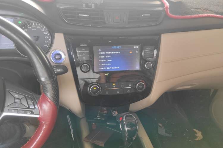 Used Nissan X-Trail 2017 2.0L CVT Comfort Edition 2WD Audio And AC Panel