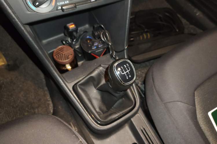 Used Skoda Rapid Spaceback 2016 Revised Version 1.6L Manual Front-Drive Edition Gear Lever