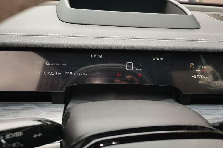 Used NETA S 2022 All-Electric 715 km Range Rear-Drive Deluxe Version Instrument Cluster