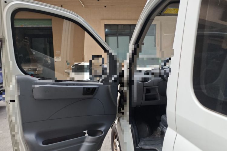 Used SAIC MAXUS Xintu V80 2019 2.5T Classic Edition 6-Speed Manual – Aoyuntong Short Wheelbase Mid-Height Design 5/6 Seats