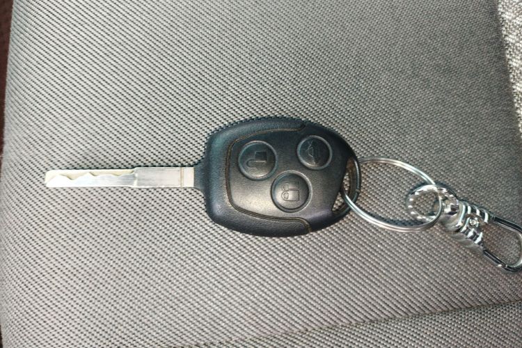 Used Ford Transit 2019 2.0T Diesel Multi-Purpose Commercial Vehicle Mid-Drive Mid-Roof 6-Seater China VI Standard