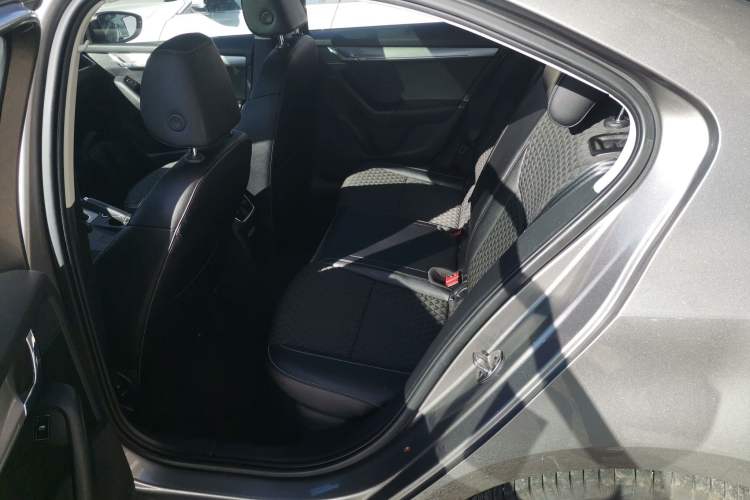 Used Skoda Octavia 2019 1.5L Automatic Smart Drive Luxury Edition China VI Standard