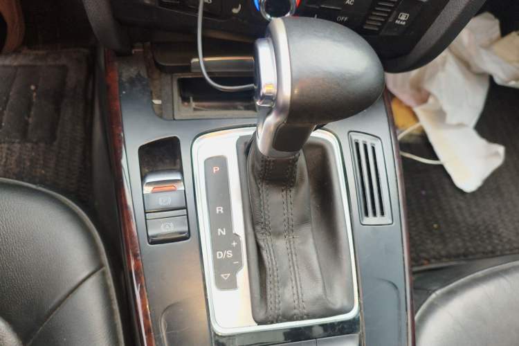 Used Audi A4L 2013 35 TFSI Automatic Comfort Model Gear Lever