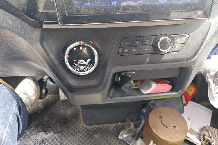 Used SAIC MAXUS EV30 2021 Pure Electric Smart Logistics Expert with Long Wheelbase—CATL