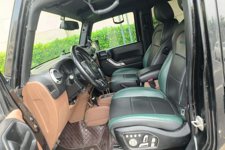 Used Jeep Wrangler 2012 3.6L Sahara Four-Door Edition Left Front Seat