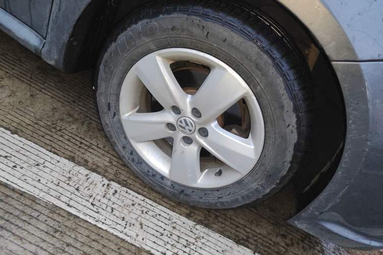 Used Volkswagen Lavida 2011 1.6L Manual Joy Version Right Front Wheel Hub