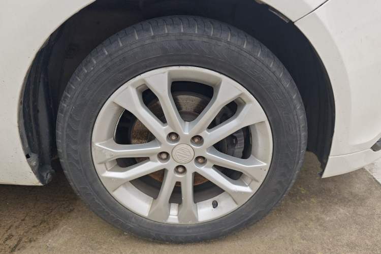 Used MG 5 2012 1.5L Automatic Elite Edition Right Front Wheel Hub
