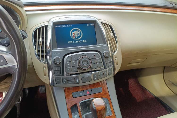 Used Buick LaCrosse 2011 2.4L SIDI Luxury Edition Audio And AC Panel