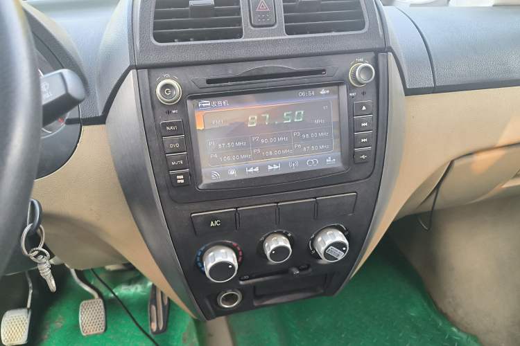 Used Dongfeng Xiaokang C37 2012 1.4L Standard Edition DK13-06
