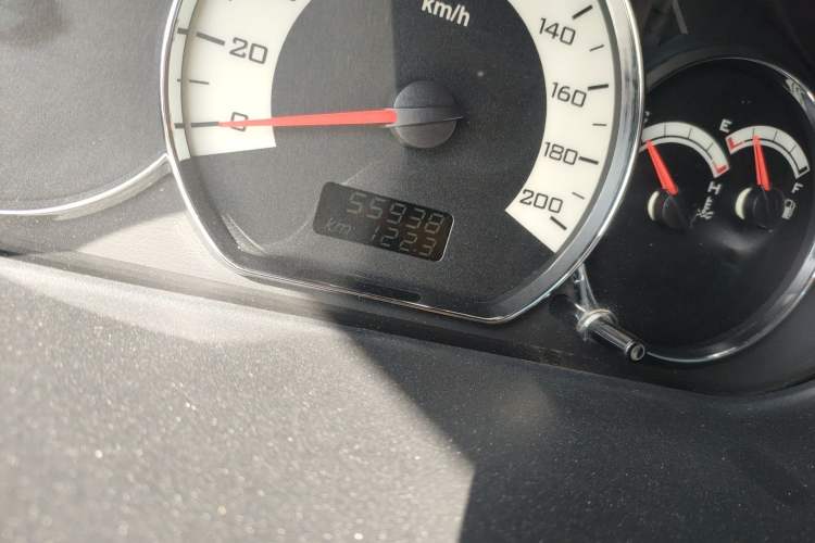 Used Wuling Hongguang 2014 1.5L S Comfort Model Odometer Close Up