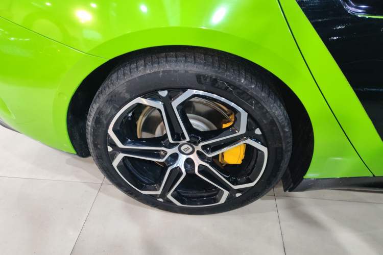 Used Xiaomi Auto SU7 2024 Four-Wheel-Drive Max Founder's Edition Right Rear Wheel Hub