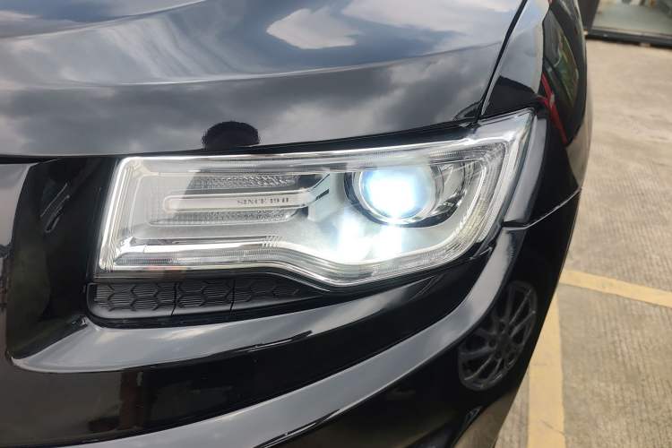 Used Jeep Grand Cherokee 2015 3.0L Elite Navigation Edition Left Front Headlight