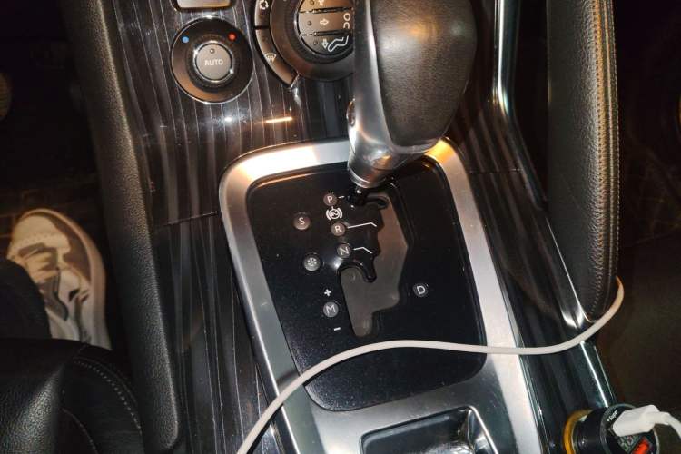 Used Peugeot 3008 2013 1.6THP Automatic Prestige Edition Gear Lever