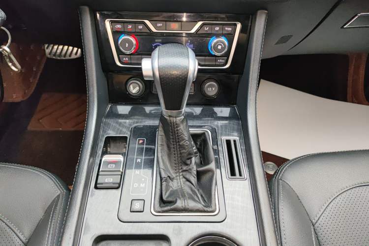 Used Zotye T600 Coupe 2017 1.5T Automatic Luxury Model Gear Lever