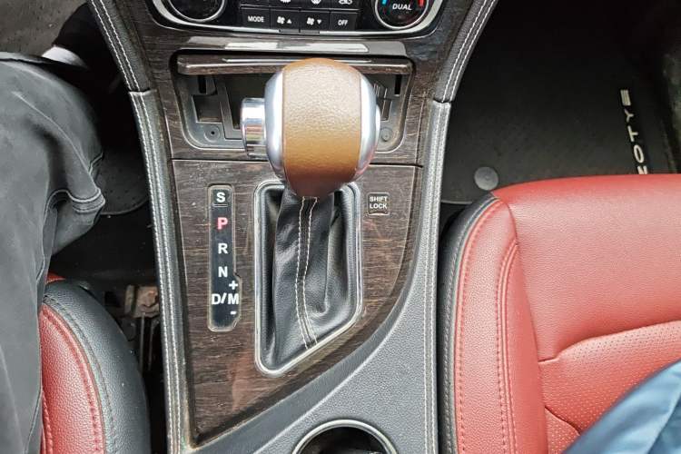 Used Zotye T600 2015 2.0T DCT Prestige Edition Gear Lever