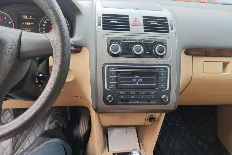 Used Volkswagen Touran 2013 1.4T DSG Comfort Edition 5-Seater Audio And AC Panel