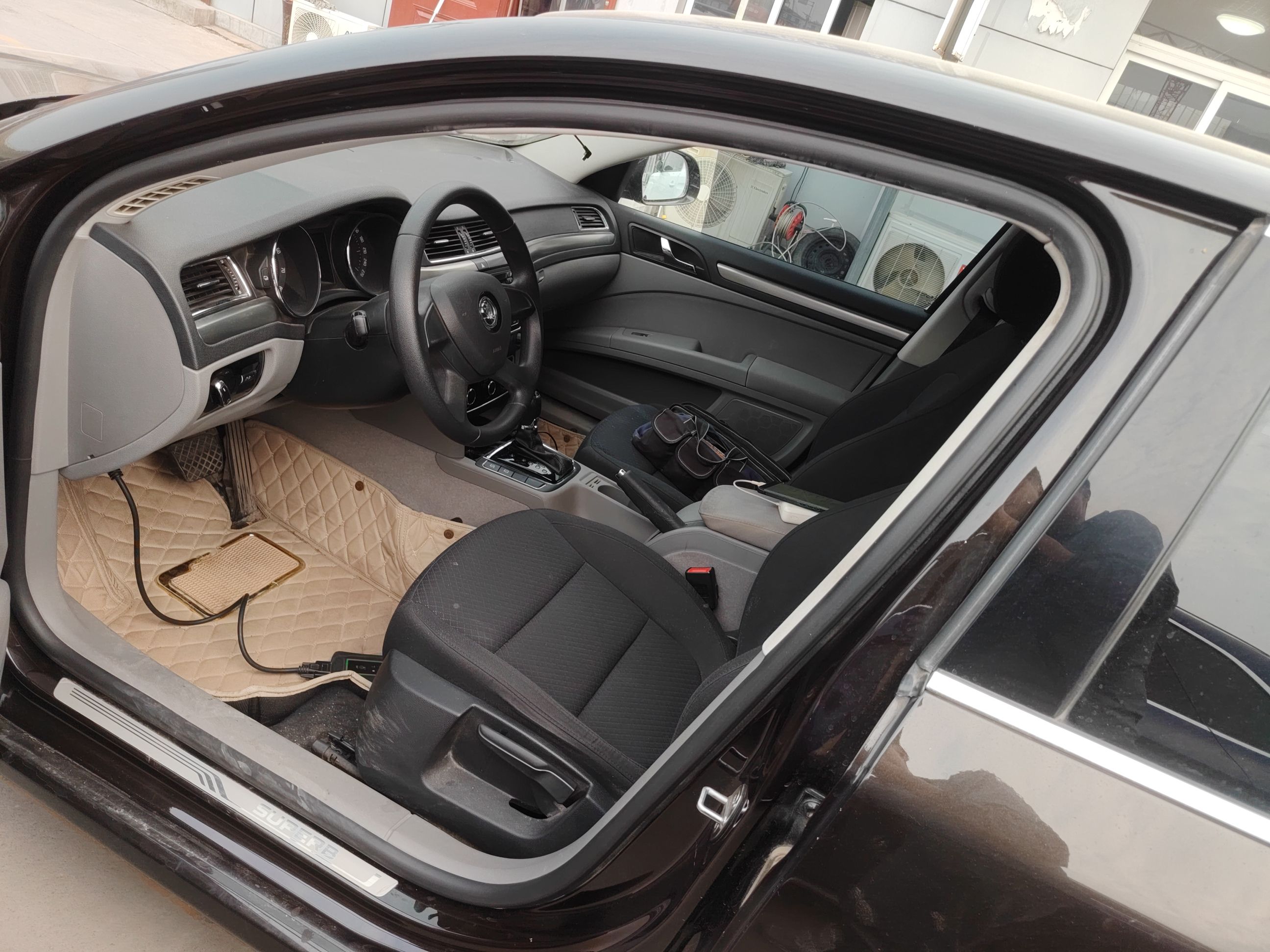 Переднее сиденье в автомобиле