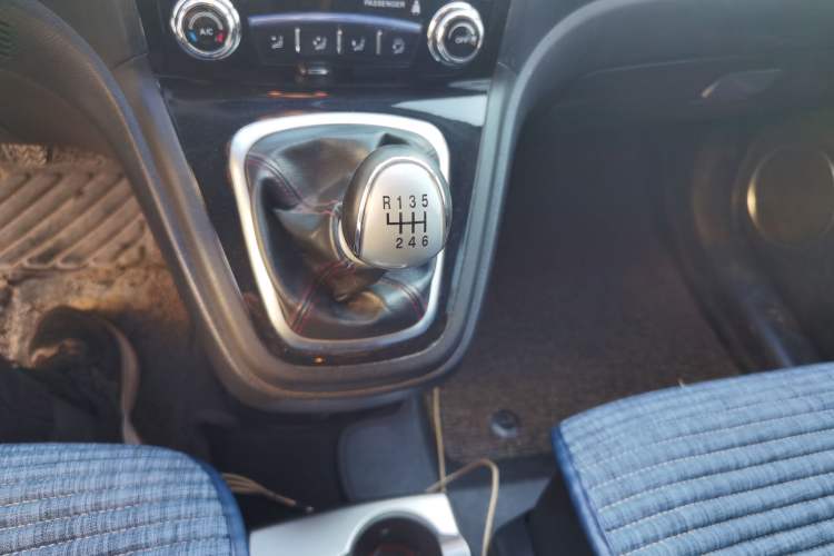 Used Haval H6 2013 Upgraded Model 1.5T Manual Two-Wheel Drive Urban Version