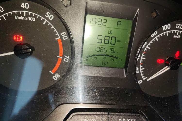 Used Skoda Rapid 2015 1.6L Automatic Smart Selection Model
