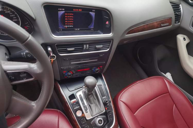 Used Audi Q5 2011 2.0TFSI Comfort Version Audio And AC Panel