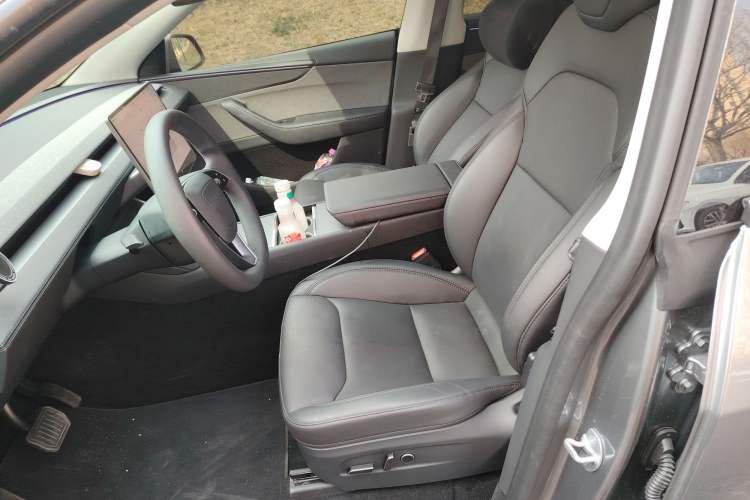 Used Tesla Model Y 2025 Rear-Wheel-Drive Version