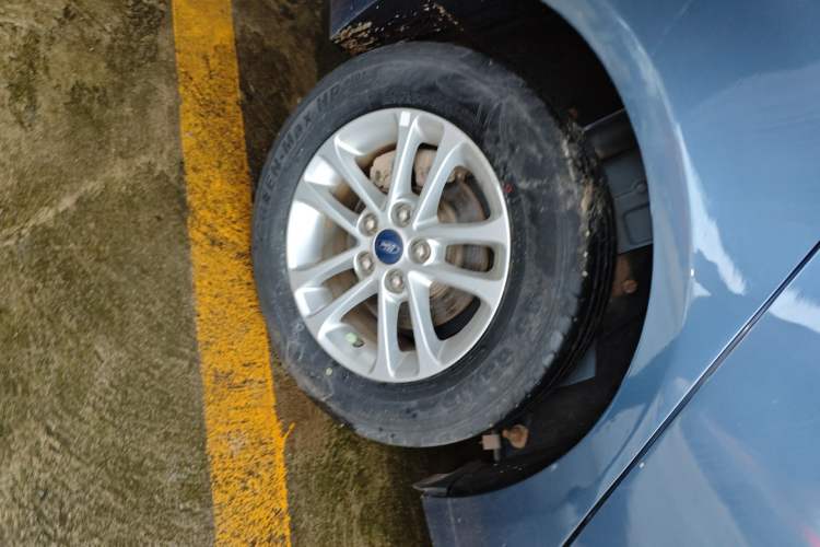 Used Ford Escort 2019 Revised Version 1.5L Manual "Quality Enjoyment" Trim (Tire Pressure Monitoring) China VI Standard Right Rear Wheel Hub