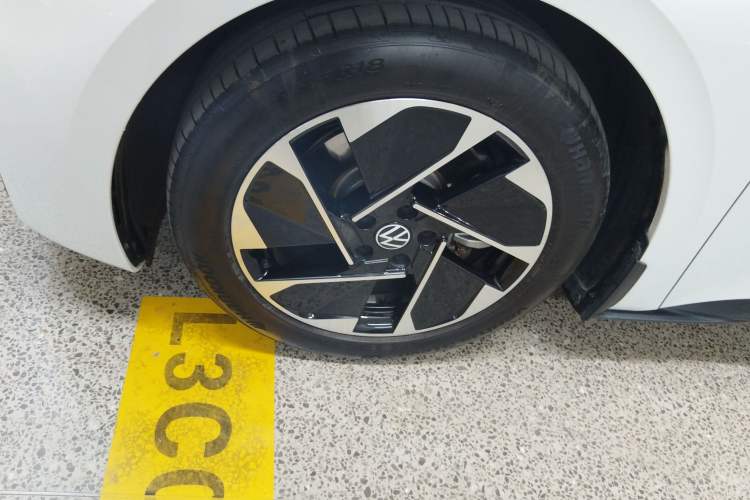 Used Volkswagen ID.3 2024 Outstanding Edition Left Front Wheel Hub