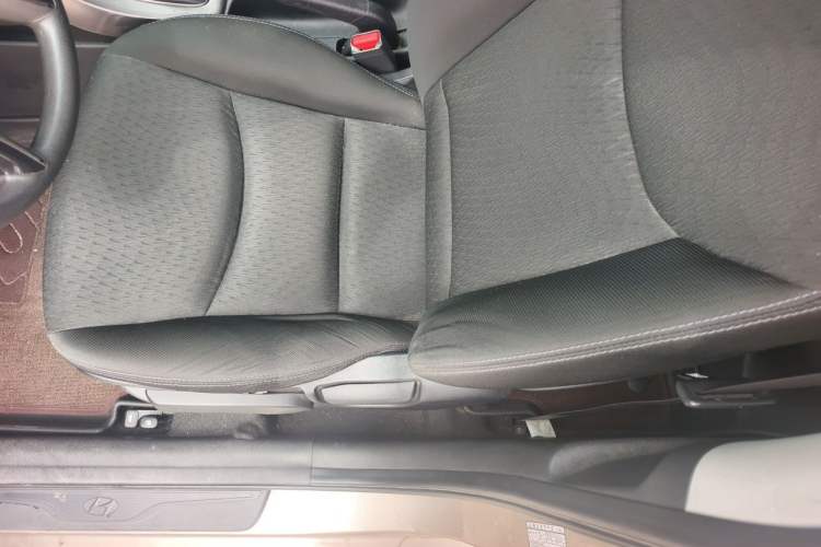 Used Hyundai Elantra (5th Generation / Langdong) 2012 1.6L Manual Fashion Edition