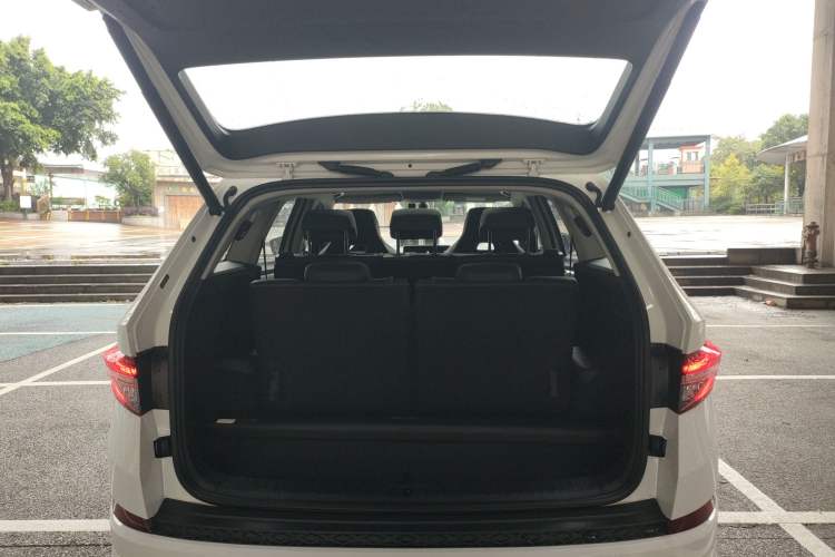 Used Skoda Kodiaq 2023 Facelifted TSI330 7-Seater Two-Wheel-Drive Luxury Edition Trunk