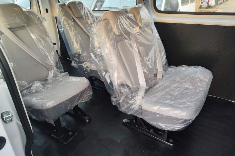 Used SAIC MAXUS Dana V1 2025 V1+ Long Wheelbase Low-Roof Multi-Function Version (62 kWh)